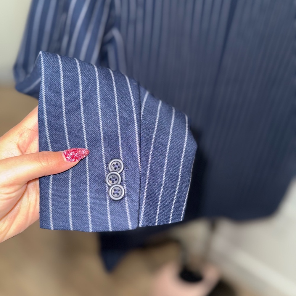 Abercrombie & Fitch Striped Navy Blazer - Picture 6 of 6